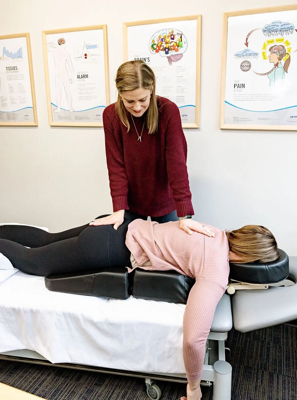 Bethany Hansen pelvic floor physical therapist working with pregnant client